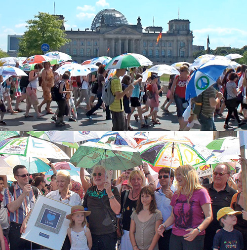 2010, Matt Lamb, Umbrellas for Peace, Schirmparade, Brandenburger Tor